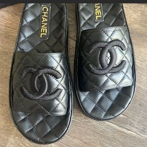 Chanel leather slides size 38